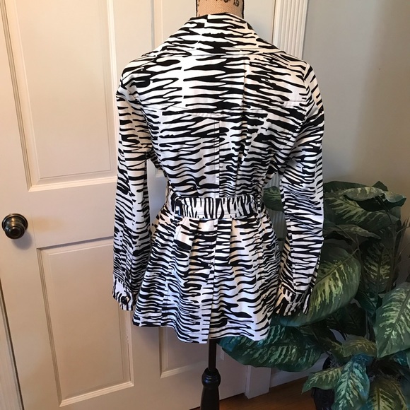 Beautiful jacket - Picture 2 of 4